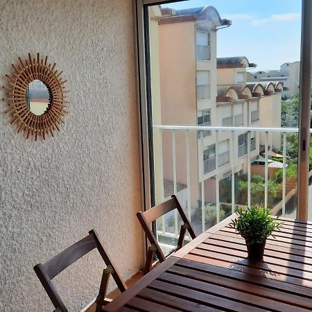 Апартаменти Sur Le Port, Studio Avec Vue Sur La Marina Грюїссан Екстер'єр фото
