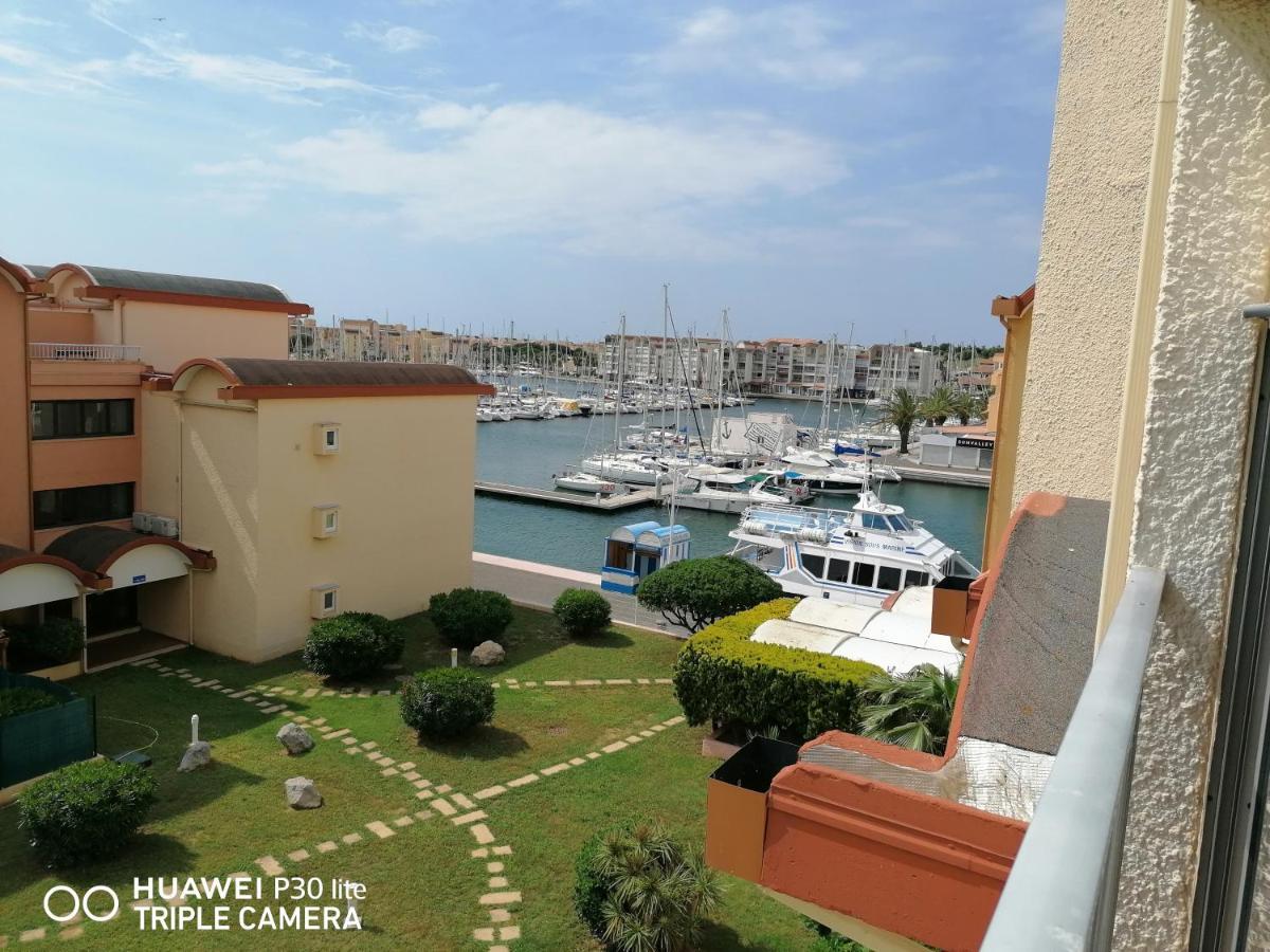 Апартаменти Sur Le Port, Studio Avec Vue Sur La Marina Грюїссан Екстер'єр фото